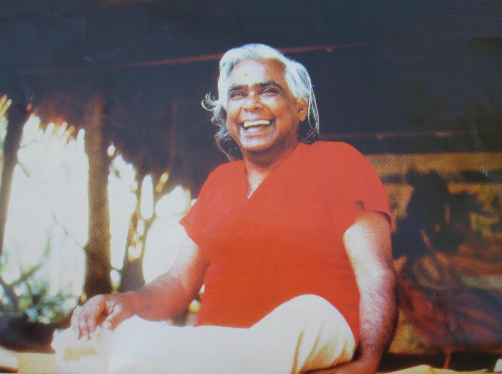 [SwamiVishnuLaughing2.JPG]