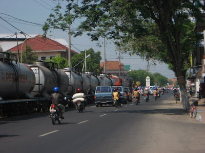 Rawannya Jalur Kereta Api di Indonesia
