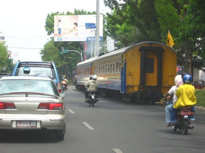 Rawannya Jalur Kereta Api di Indonesia