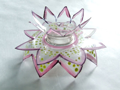 Flor realizada con botellas de plástico