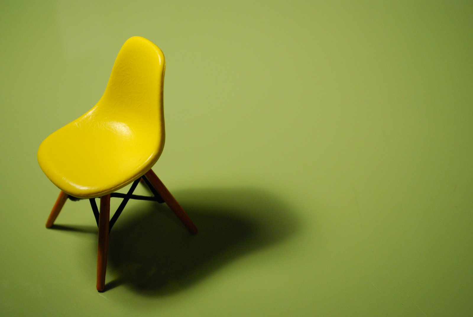 [yellow_chair.JPG]