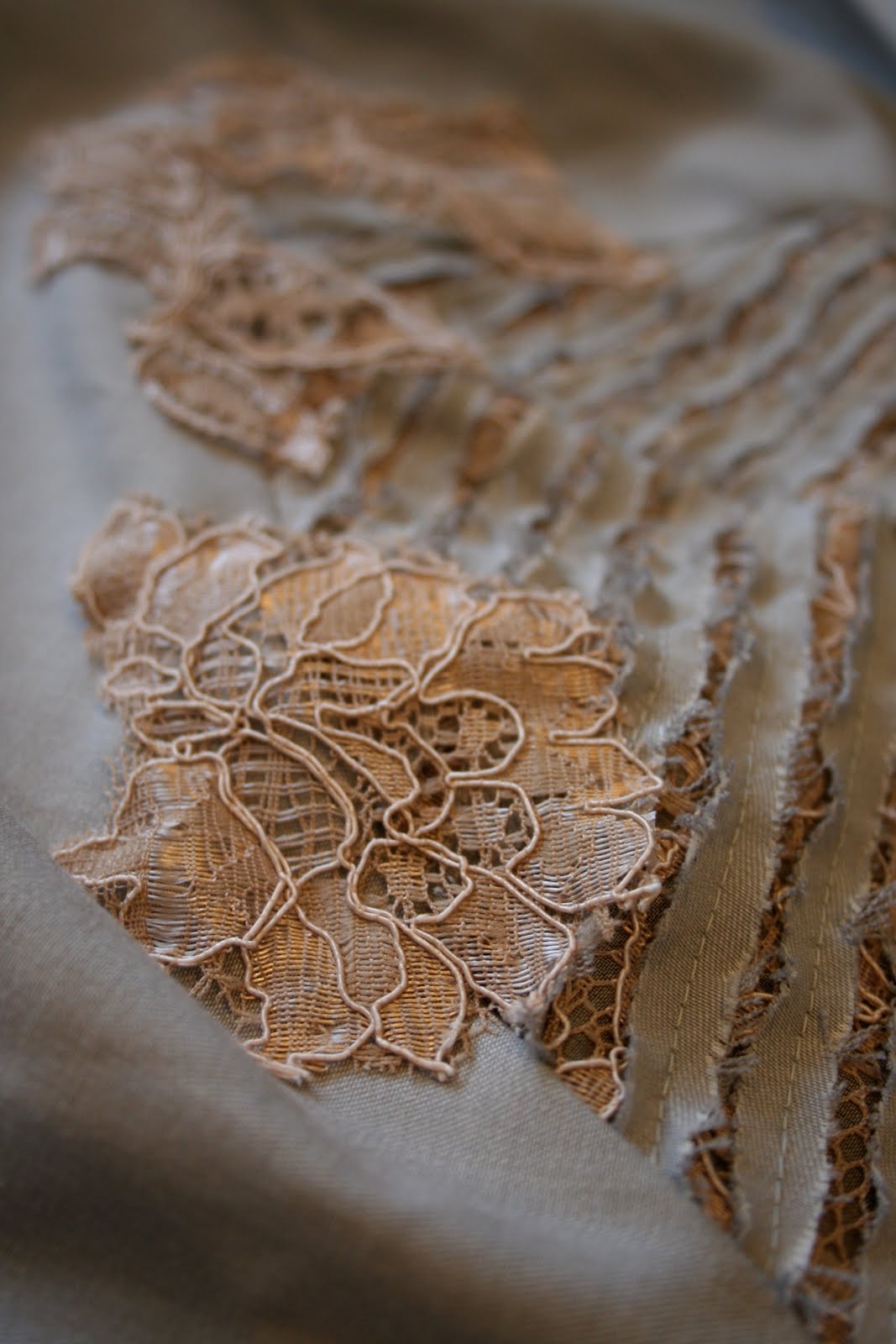 Vanilla Cardamom distressed lace diy