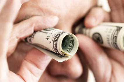 [money-binoculars.jpg]