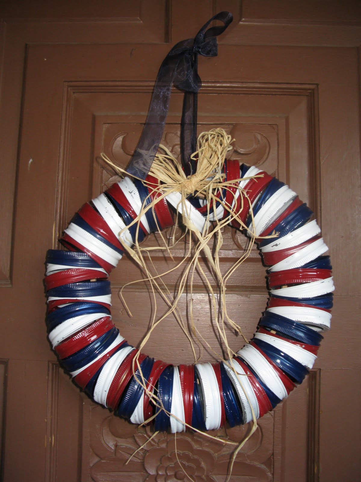 Mason jar lid wreath. Love this idea. Could be made for any holiday