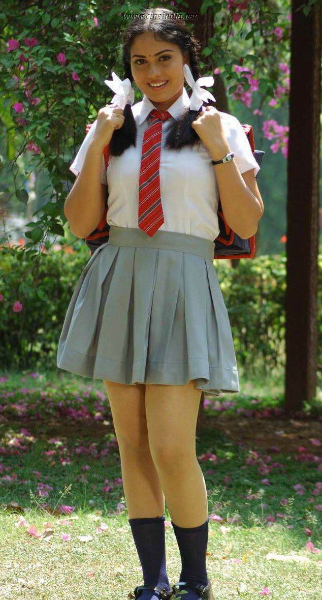 FILM ACTRESS HOT PICS Kannada Actress Deepu Hot Thigh Show In Short Skirt