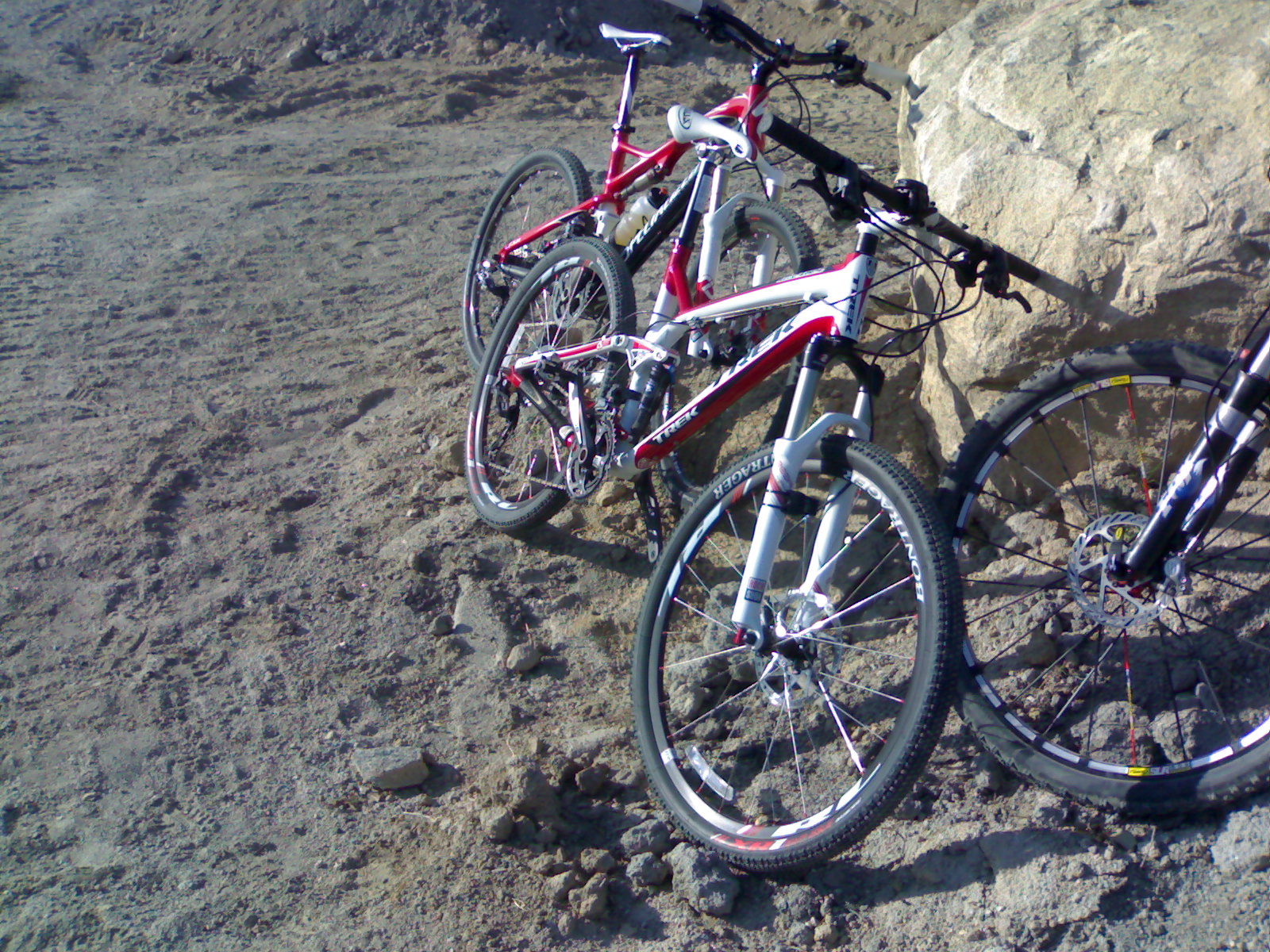 [021020092760.jpg]