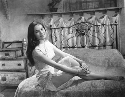 Nancy Kwan pinup