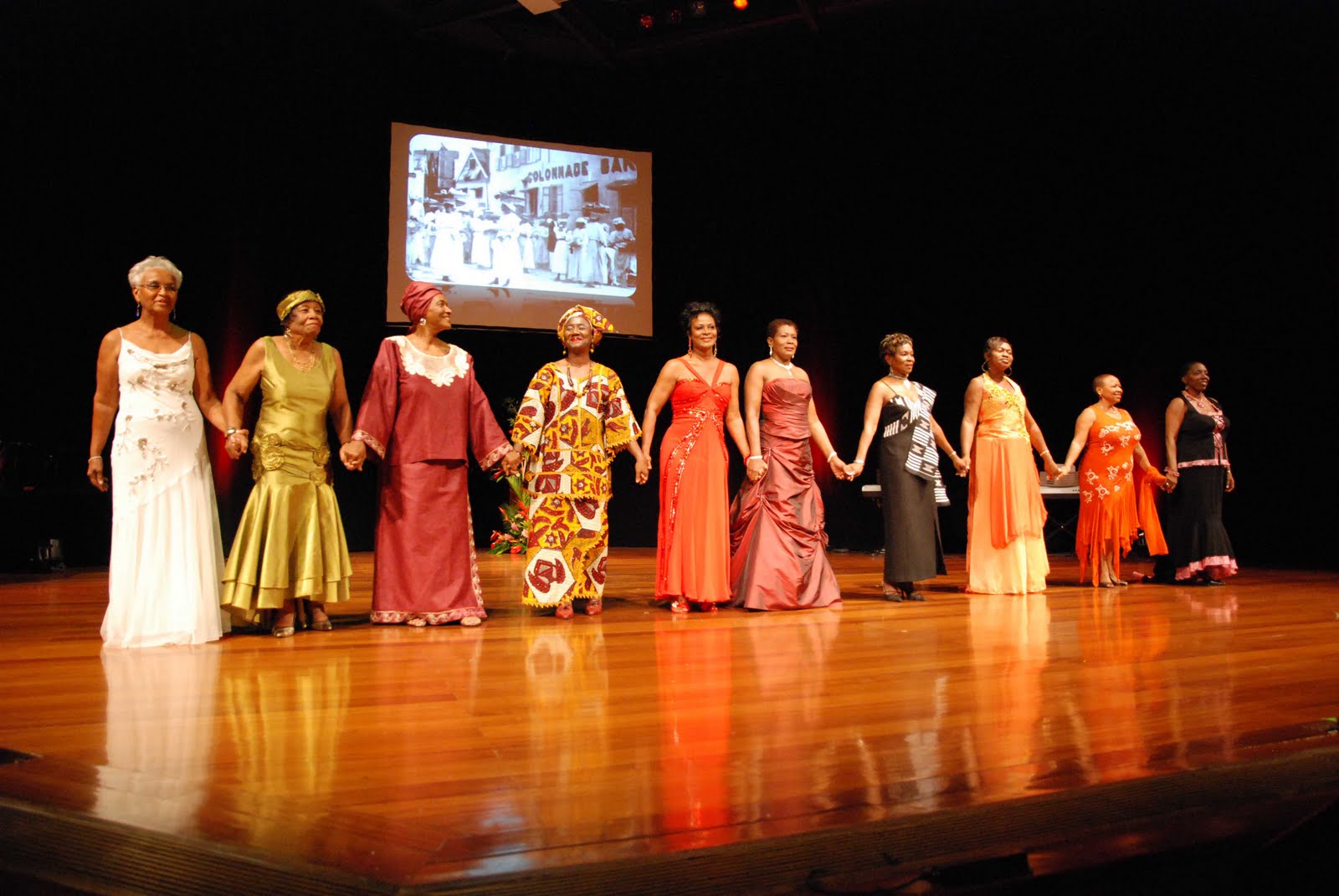 [Press+3+Fashionistas.jpg]