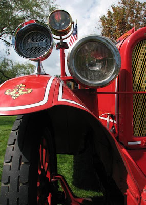 IMAGE: http://4.bp.blogspot.com/_OTkHLONyoXg/SNddlWUFr7I/AAAAAAAAACM/CrRPJ4omlS0/s400/27_Am_LaFrance_SMFD_Biddeford_02.jpg