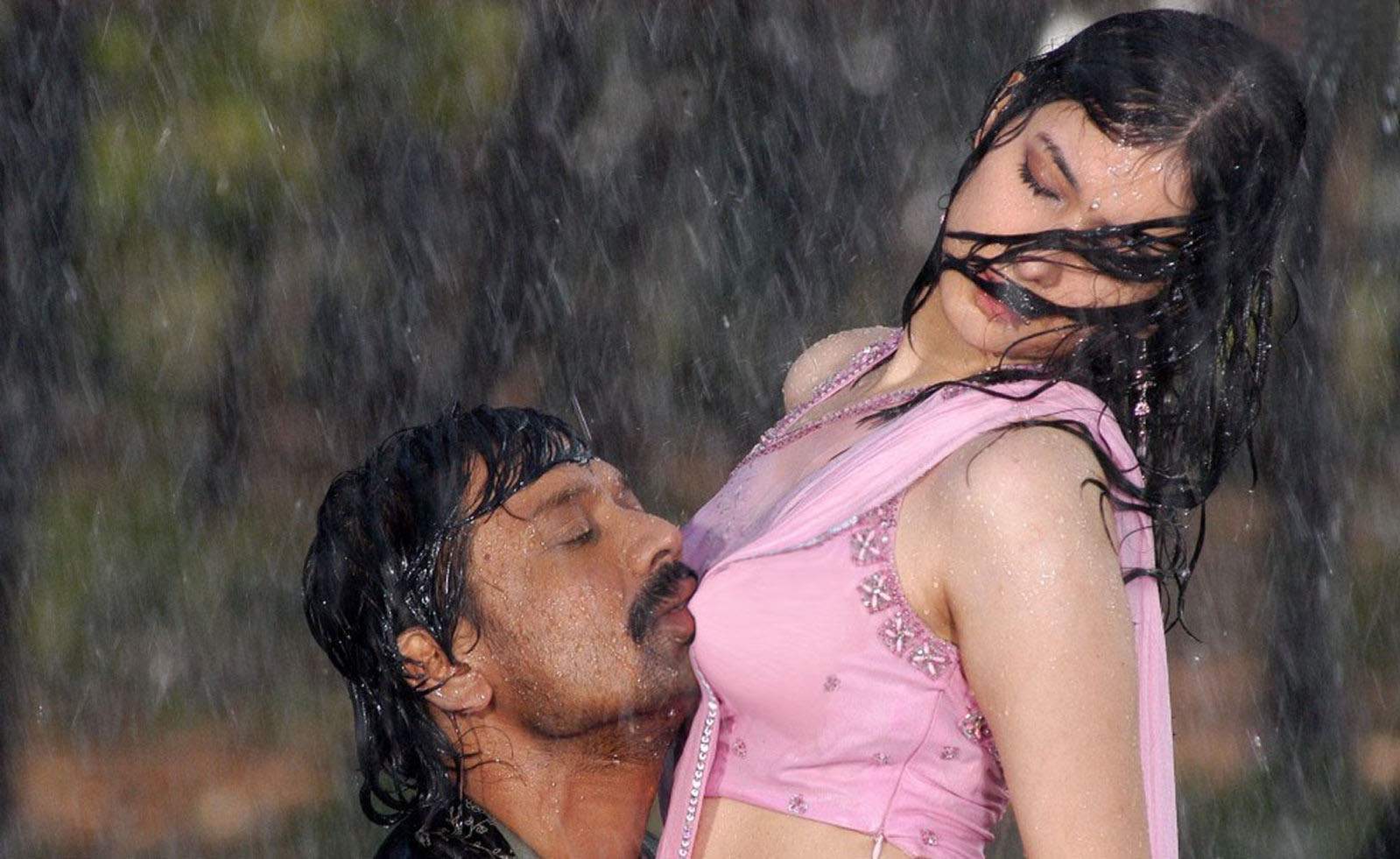 http://4.bp.blogspot.com/_OU35cmWTdAQ/TKHpb14IaMI/AAAAAAAAABg/15oa3j7lAKQ/s1600/actress-tamanna-hot-in-saree-wallpaper_actressinsareephotos_blogspot_com_1.jpg
