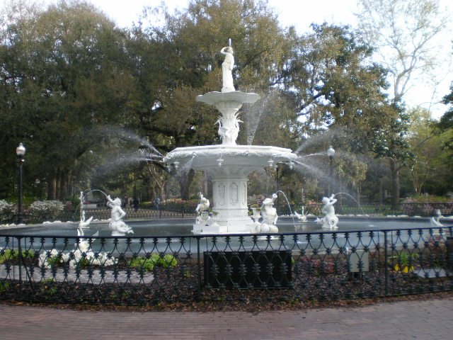 [Fountain+In+Forsythe+Park+Savannah.JPG]