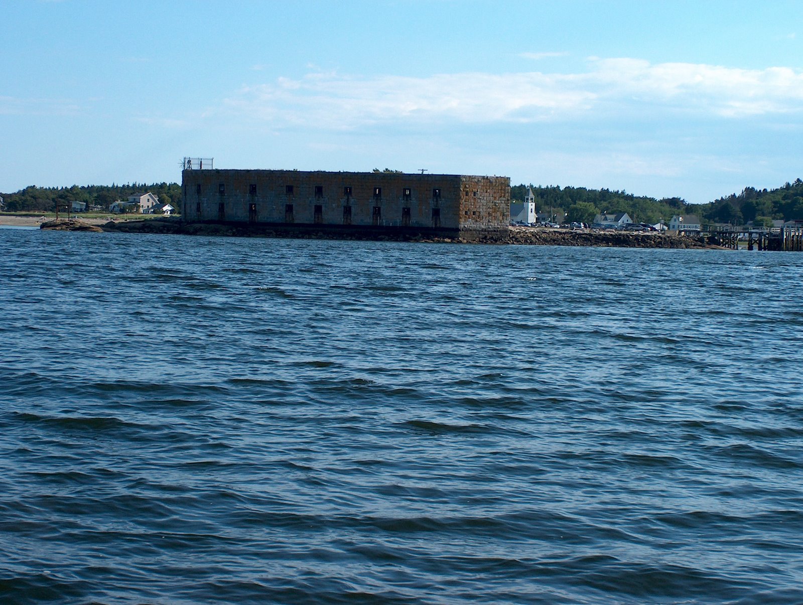 [Cannon+Emplacements,+Civil+War+Fort+Guarding+Kennebec+Channel.JPG]