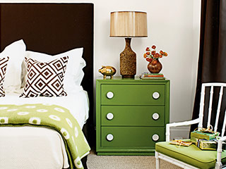 [lee-greenbed-l.jpg]