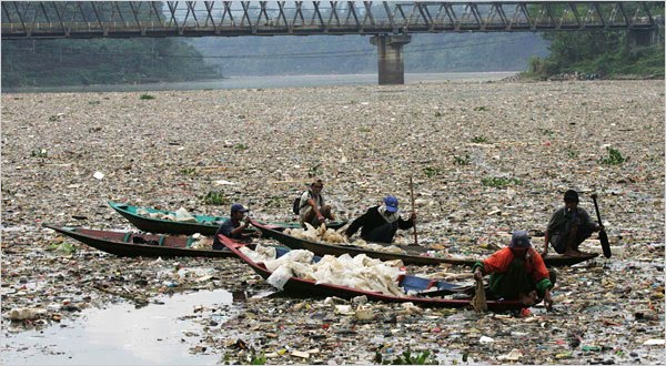 Citarum, Sungai Paling Tercemar Di Dunia [ www.BlogApaAja.com ]