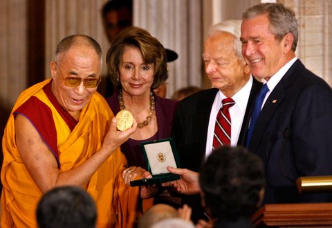 [Dalai+Lama+shows+off+Congressional+Medal.JPG]