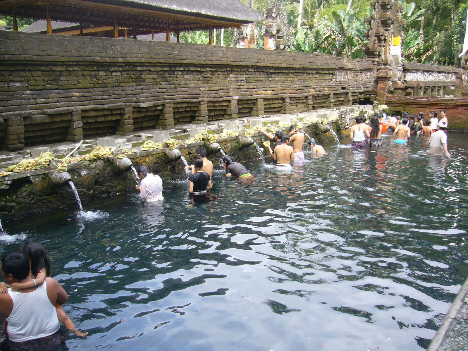 Sally Loh's Travelogue: Bali - Tampak Siring / Holy Spring Water Temple