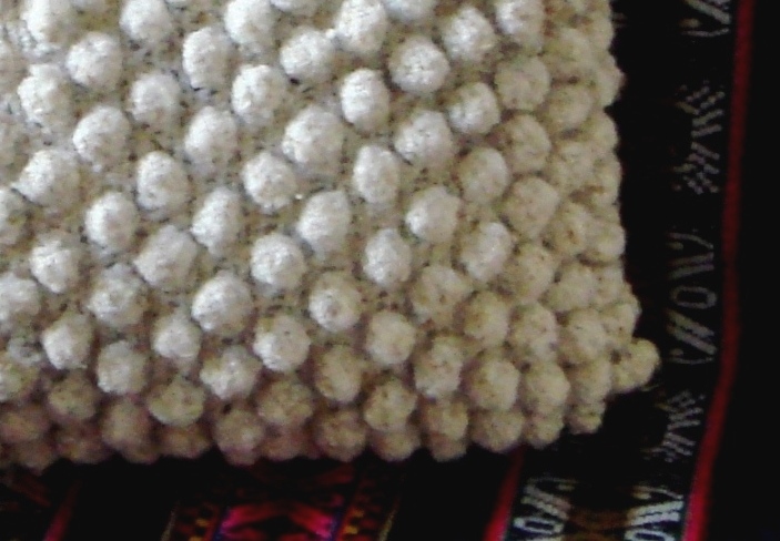 GATARIA: Bobble cushion