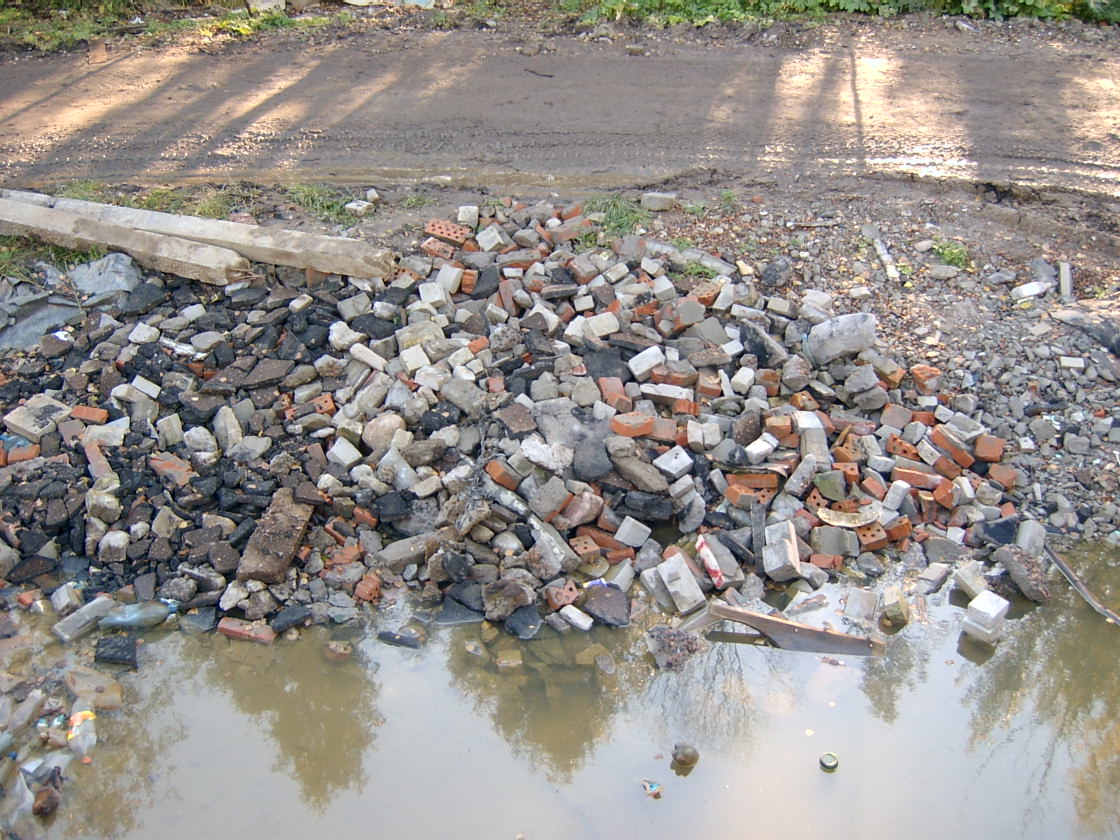 [Куча+кирпичей+и+камней.JPG]