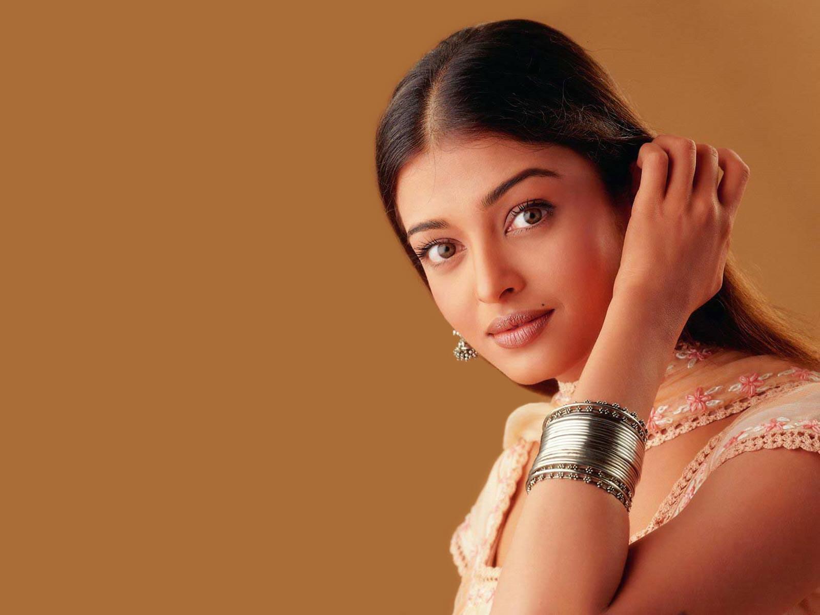 [aishwarya_rai_wallpaper_1d.jpg]