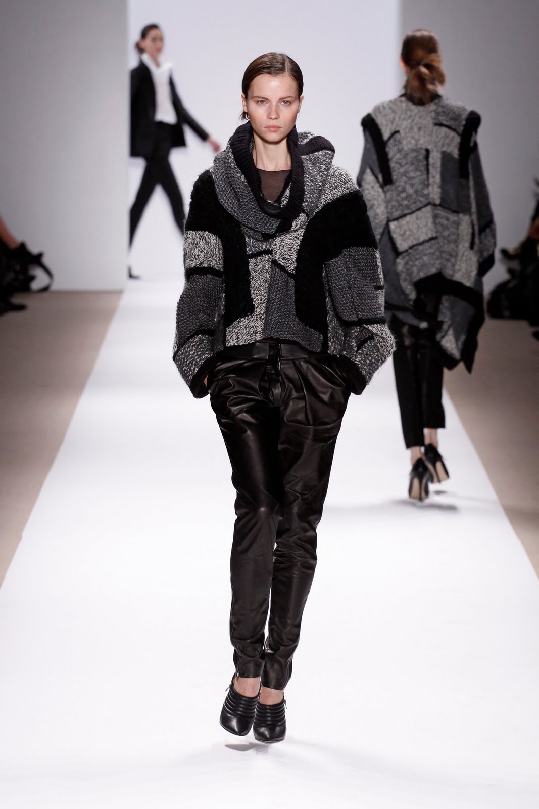 [look_21.jpg]