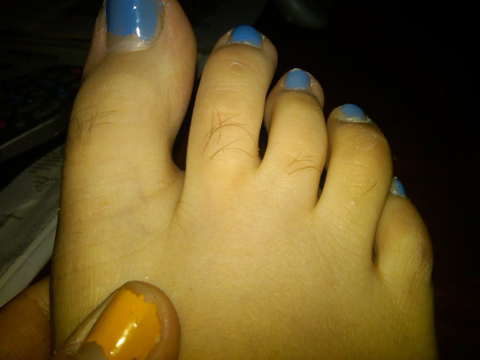 i celebrate myself i don t have toe knuckles