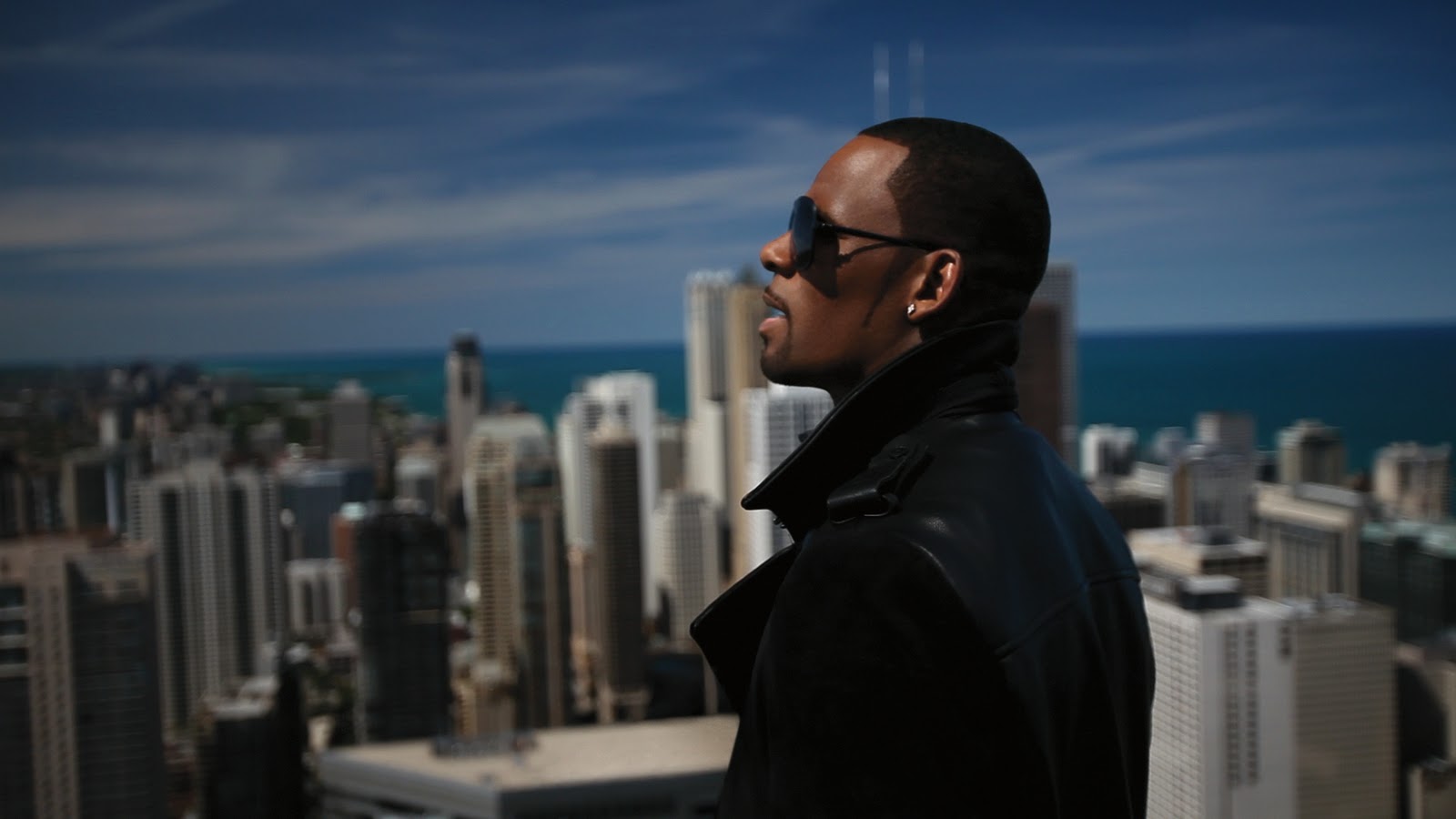 http://4.bp.blogspot.com/_OgrAwxxkxAM/TOb1iU95RZI/AAAAAAAAAsk/Ch5z0xSleMY/s1600/RKelly410CreditJimSwafield.jpg