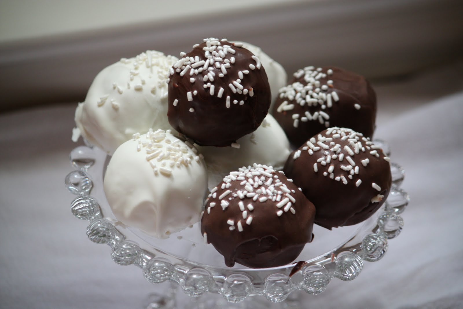 The Blackberry Vine Cake Balls & Cookies