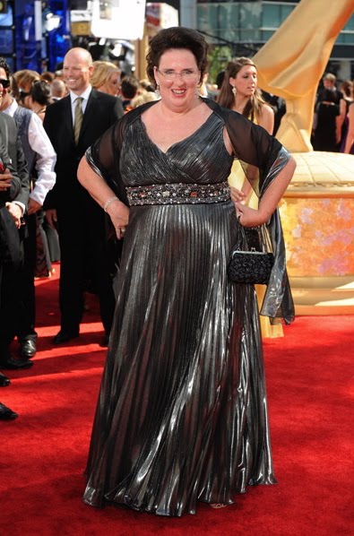 [Phyllis+Smith+in+Strike+it+Rich+on+Red+Carpet+at+Emmy+Awards+2009.jpg]