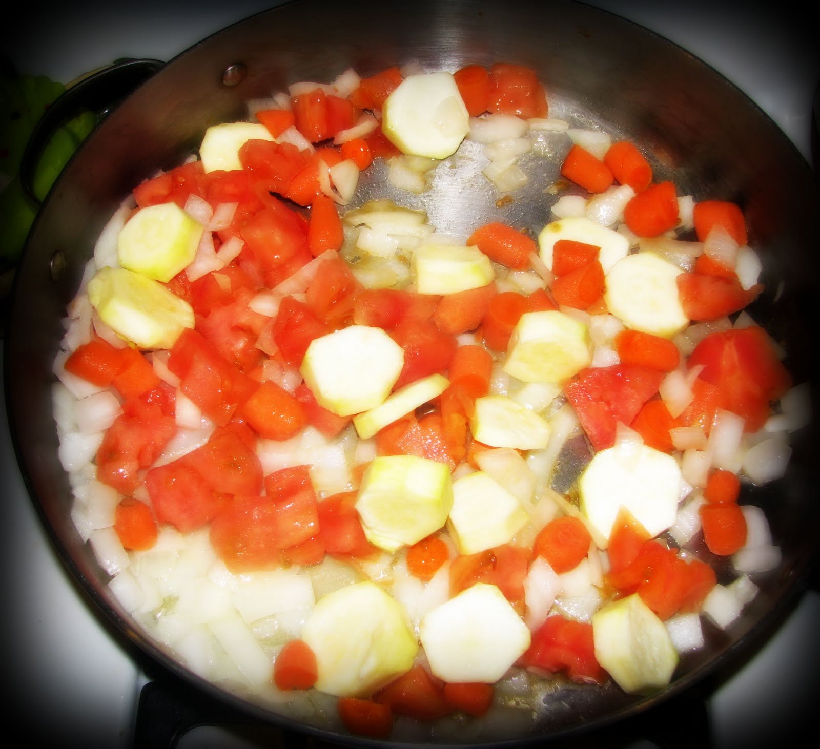 [veggies+in+pan.jpg]