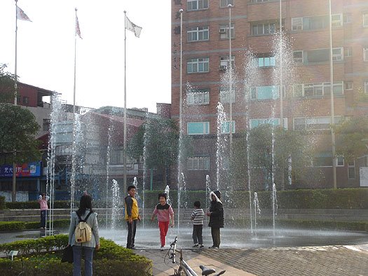 a walk in the park - xinzhuang park, part 2