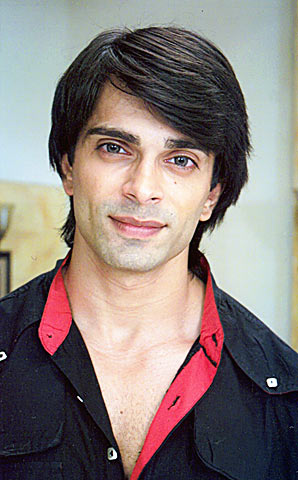 Karan Grover Pics