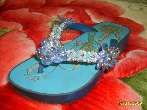 Chinelo azul com 3 flores **detalhes em prata*