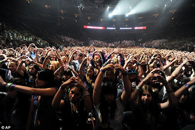 Justin Bieber Concerts York on Justin Recovers From Illness To Film Energetic 3d Concert Movie In New
