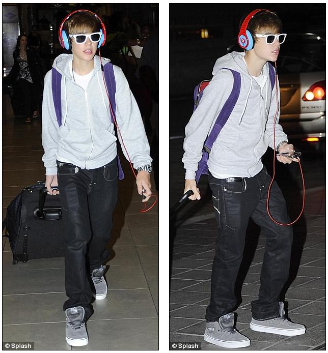  on his Spider Man Beats headphone. Teenage star Justin Bieber whipped a 