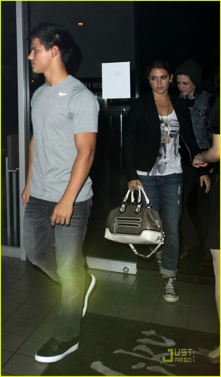 [robertpattinsonkristenstewartmikosushi02.jpg]