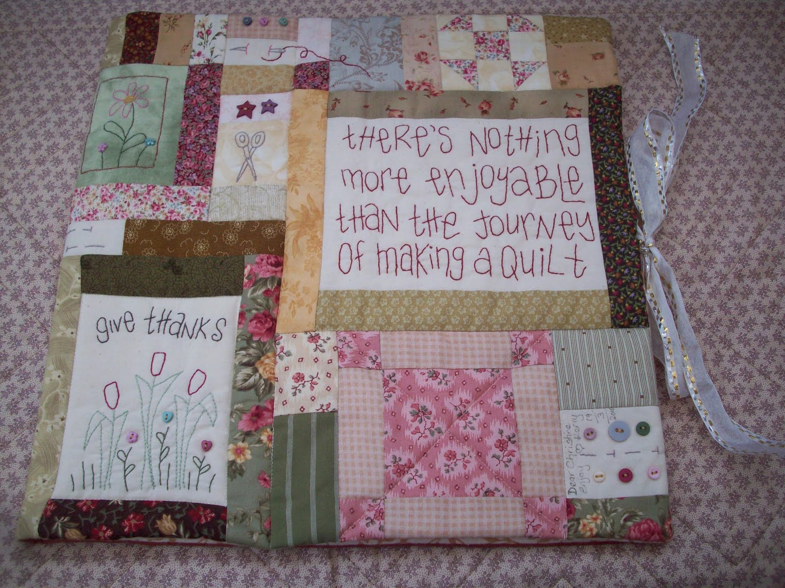 AUNTIE'S QUAINT QUILTS Block Keeper