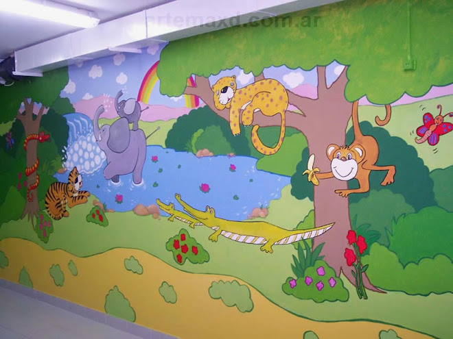 Mural de la selva pintado en un playroom