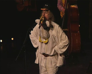 Clovis le musicopathe et son canarophone