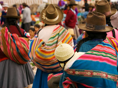 http://4.bp.blogspot.com/_P3gqcL2Brb0/TNoYfbL6YEI/AAAAAAAACmk/EA29LwRlwsc/s1600/Chinchero%2BMarket.jpg