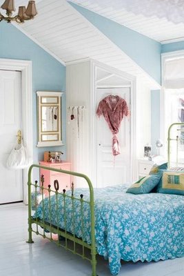 [swedish-bedroom.jpg]