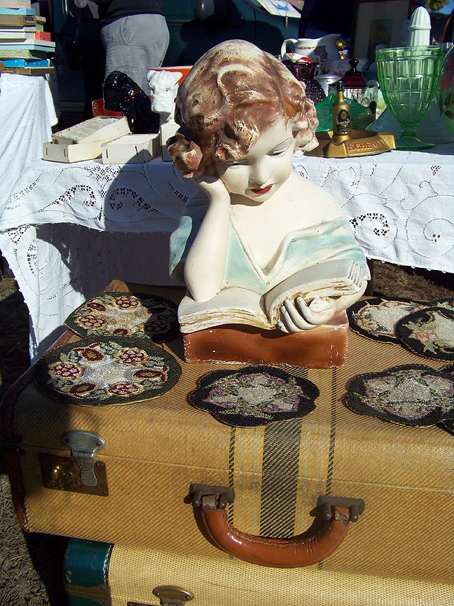 [Statue_reading.jpg]