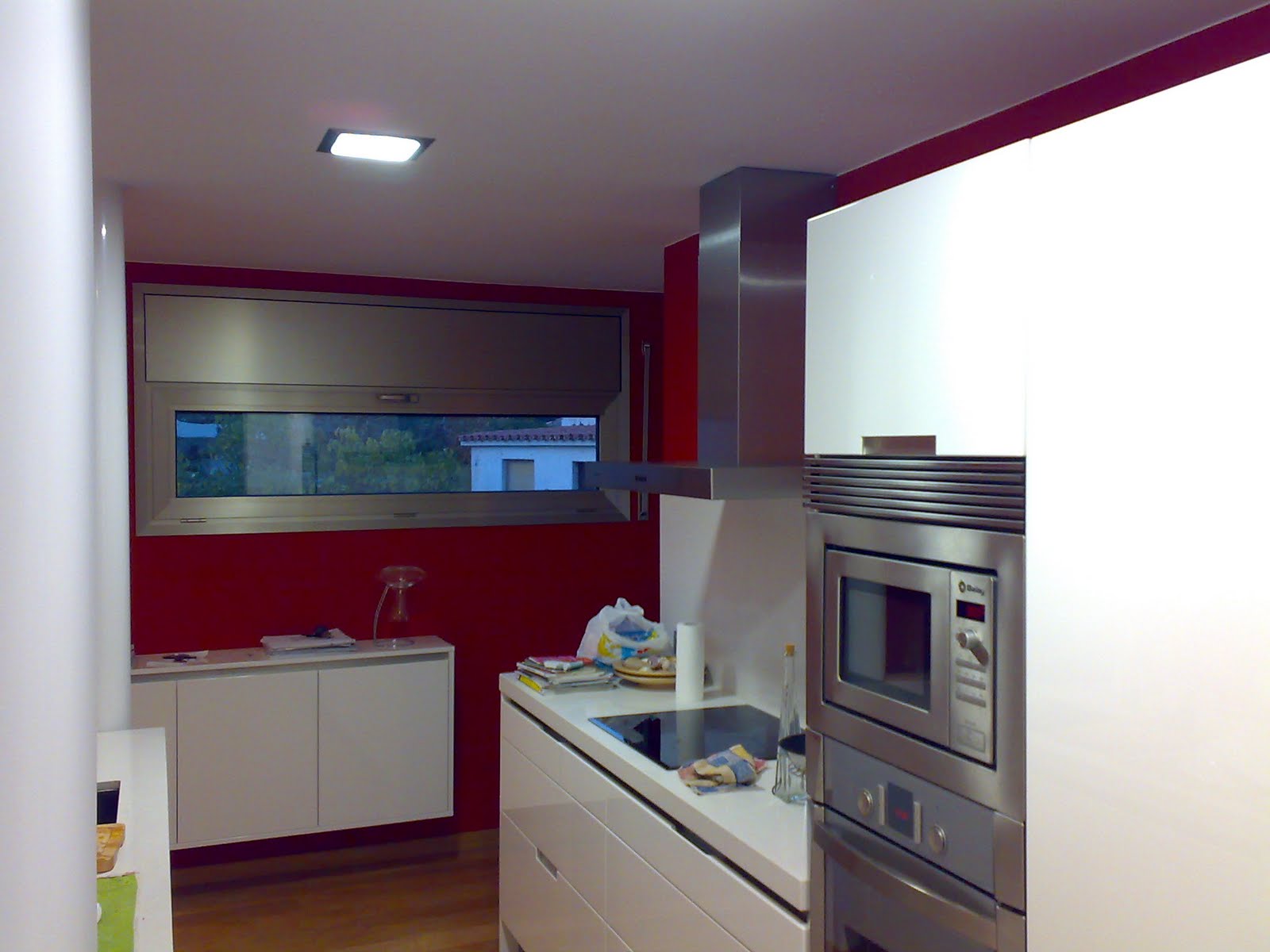 Dicopint 2002 s.c.l.: COCINA EN ROJO