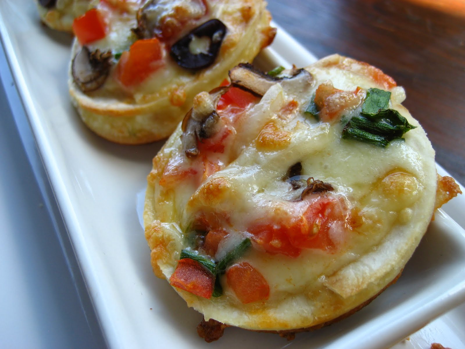 [tomato+puff+pastry+bites.+pizza+bites+042.JPG]