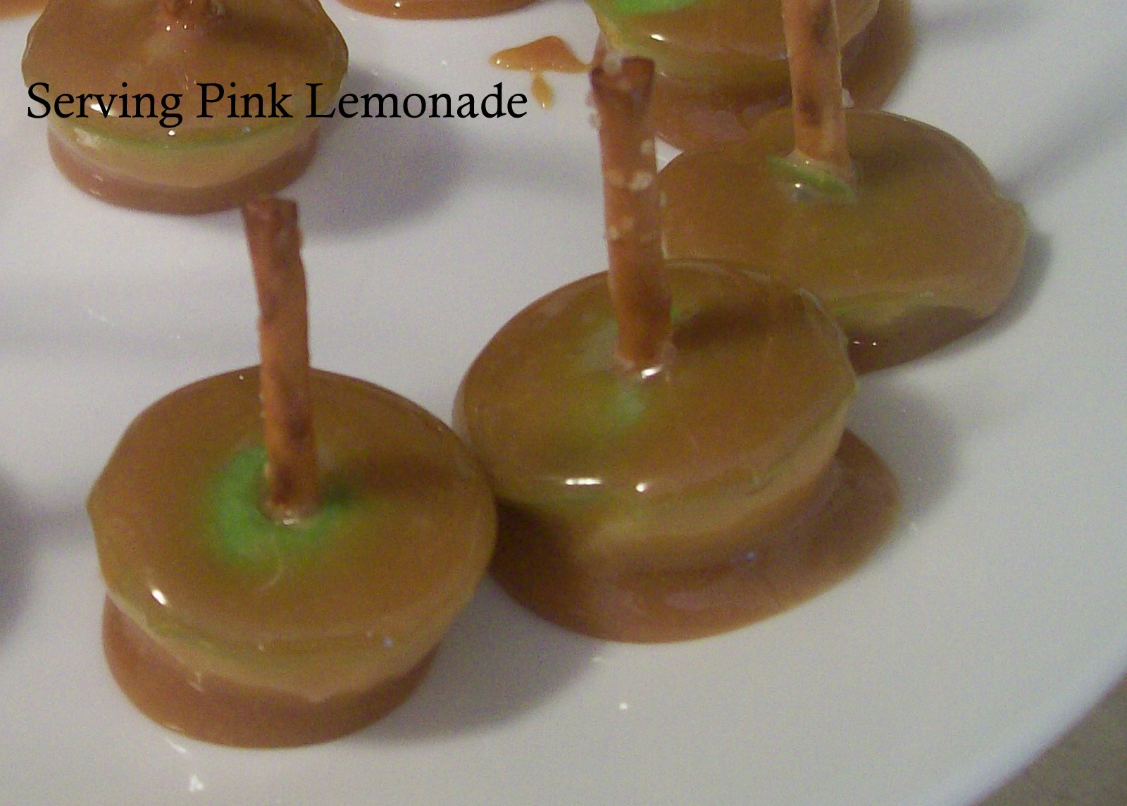 Serving Pink Lemonade Mini Caramel Apples