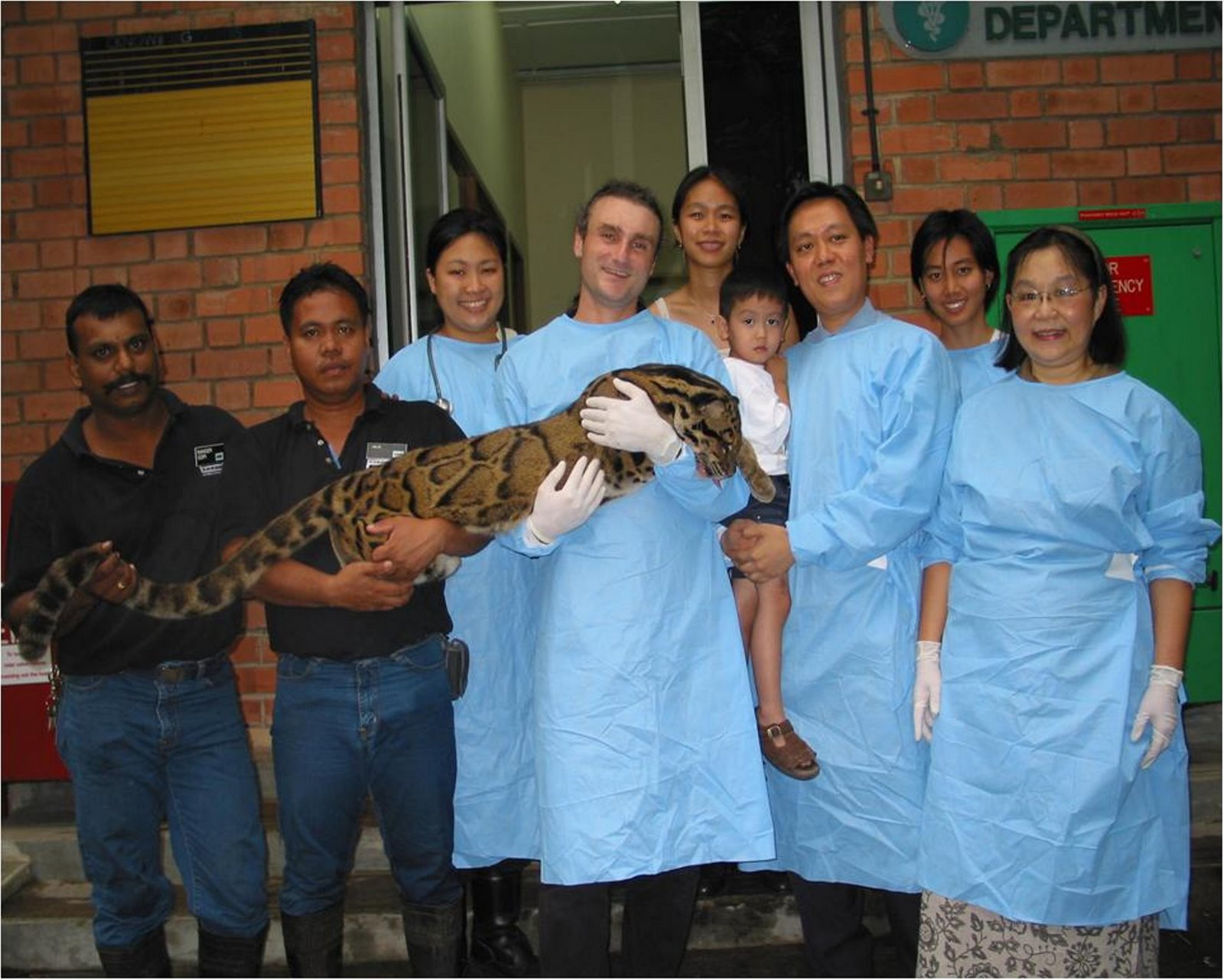 [drneo+and+team-rev.JPG]
