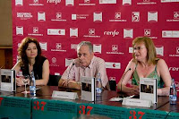 En la presentación del libro `Espejos en la niebla´, (izda-dcha) Milagros López, Adolfo Bellido y Begoña Gutiérrez San Miguel