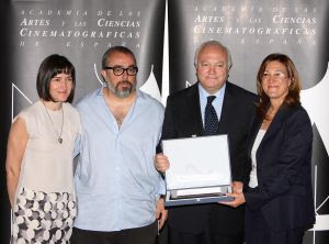 (izd-dch) Ángeles González-Sinde, Ministra de Cultura; Àlex de la Iglesia, presidente de la Academia; Miguel Ángel Moratinos, Ministro de Exteriores; y Soraya Rodríguez, Secretaria de Estado de Cooperación Internacional