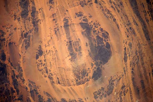 [090810-aorounga-crater-02.jpg]