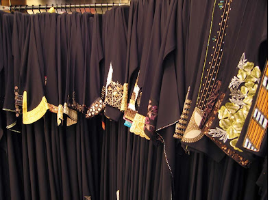 Kenapa saya pakai dan jual abaya@jubah? Kerana saya telah jatuh cinta