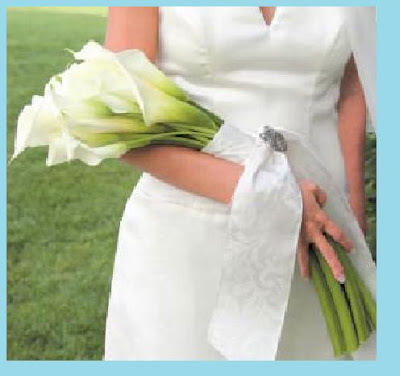 The arm sheaf bouquet first became popular in the early 1900's under the